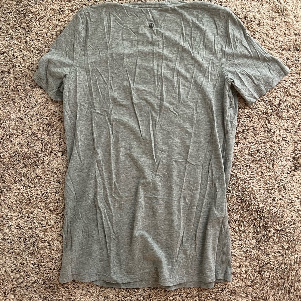 LULULEMON LOVE VNECK